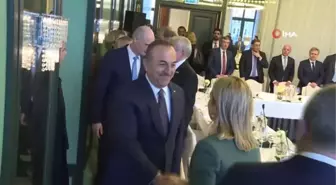 Bakan Çavuşoğlu, Hollandalı Mevkidaşı ile Bir Araya Geldi