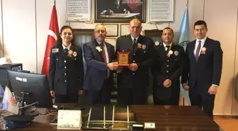 Başarılı Polise Plaket