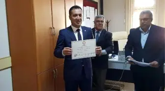 Mazbatasını Alan CHP'li Belediye Başkanı Tekbirlerle Göreve Başladı