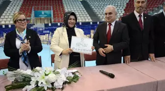 Sancaktepe'nin İlk Kadın Belediye Başkanı Döğücü Mazbatasını Aldı