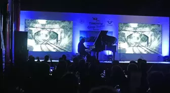 Tuluyhan Uğurlu'dan Alsancak Garı'nda Konser