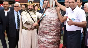 650 Kilogramlık Cağ Kebabını Vinçle Taşıdılar