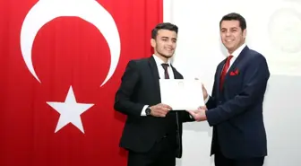 Denizli'de Üniversite Öğrencisi Muhtar Oldu