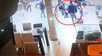 İstanbul'da Sokak Ortasında Uçan Tekmeli Meydan Kavgası Kameralara Yansıdı