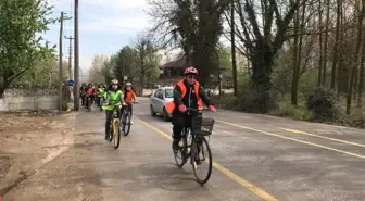 Lise Öğrencileri Polisler İçin Pedal Çevirdi