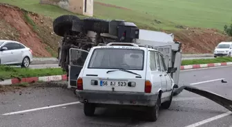 Siirt'te Otomobille Zırhlı Polis Aracı Çarpıştı: 4 Yaralı