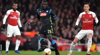 Arsenal, Bir Taraftarın Napolili Koulibaly'ye Irkçı İfadelerle Hakaret Ettiği Videoyu Soruşturacak