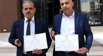 Muhtar Seçilen Kardeşler Mazbatalarını Aldı