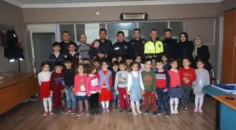 Polisten Minikleri Önemli Görev