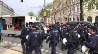 Avusturya'da Irkçılık Karşıtları, Irkçıları Protesto Etti