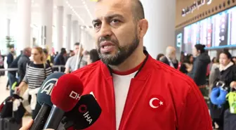 Kadın Milli Güreşçiler Yurda Döndü