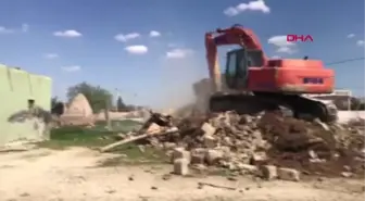 Şanlıurfa Harran Ören Yerindeki Beton Yapılar Yıkılıyor