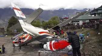 Nepal'de Yolcu Uçağı Pistteki Helikoptere Çarptı: 3 Ölü, 4 Yaralı