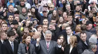 Poroşenko'nun Halk Önünde Tartışmaya Davet Ettiği Zelenskiy Gelmedi