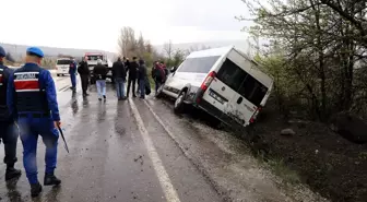 Çankırı'da Sporcuları Taşıyan Araç Devrildi: 15 Yaralı