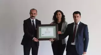 Hakkari'de Hdp'li Karaman Mazbatasını Aldı