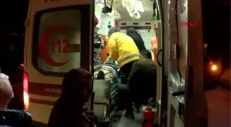 Kocaeli Yolcu Servisi Kavşakta İki Otomobille Çarpıştı: 8 Yaralı
