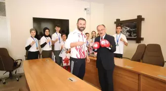 Başkan Bayındır, Şampiyon Sporcuları Ödüllendirdi