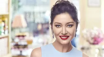 Nurgül Yeşilçay, Sarı Elbiseli Fotoğrafıyla Takipçilerini Mest Etti!