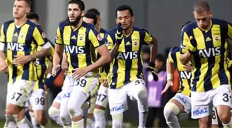 Fenerbahçe'de Kadro Dışı Bırakılan Benzia, Halı Saha Maçında Görüntülendi