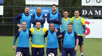 Fenerbahçeli Eski Futbolcular Maç Yaptı