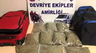 Kaçan Şüphelilerin Araçtan Attığı Valizlerden 5 Kilo Bonzai Çıktı