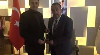 Milletvekili Yılmaz'dan Başkan Çam'a Plaket