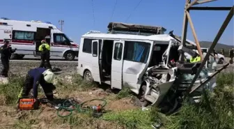 Minibüs Yüksek Gerilim Hattı Direğine Çarptı: 1 Ölü, 2 Yaralı