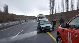 Oltu'da Trafik Kazası: 3 Yaralı