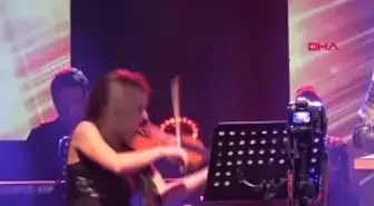 Mersin Lübnanlı Ünlü Kemancı ile Türk Kanun Virtüözünün Performansı Alkış Aldı