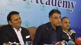 Pakistan Maliye Bakanı İstifa Etti