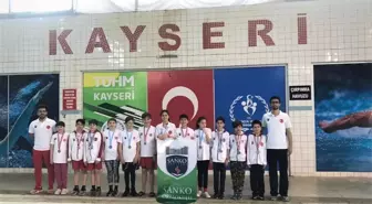 Sanko Okulları Yüzücülerinin Bayrak Yarışı Başarısı