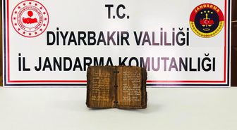 Bin 300 Yıllık Dini Motifli Kitap Ele Geçirildi