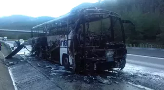 Mersin'de Seyir Halindeki Yolcu Otobüsü Yandı