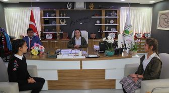 Sungurlu'da Makam Koltuklarına Çocuklar Oturdu