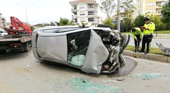 Ağaca Çarpıp, Takla Atan Otomobilin Sürücüsü Yaralandı