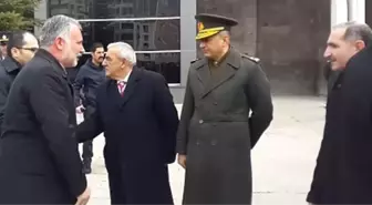 Tuğgeneral Özgür Nuhut, HDP'li Belediye Başkanı ile Tokalaşmadı!