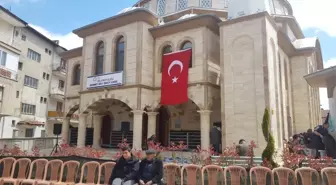 Yıkılıp Yeniden Yapılan Cami İbadete Açıldı