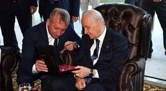 Başkan Aydın, MHP Lideri Bahçeli'ye Sanat-ı Tesbih Hediye Etti