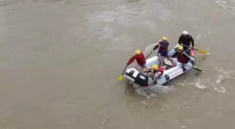 Murat Nehri'nde Rafting Heyecanı