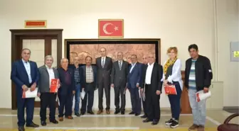 Kaymakam Yazar'dan Eski Muhtarlara Plaket