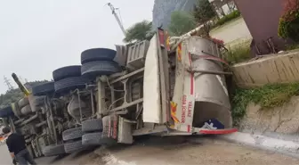 Bilecik'te Süt Tankeri Devrildi, 1 Yaralı