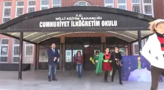 Öğrenciler En İyi Tiyatro Oyununu Sahnelemek İçin Yarıştı