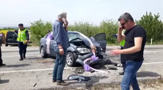 Gelini Almaya Giderken Kaza Yapan Damadın Bacağı Kırıldı