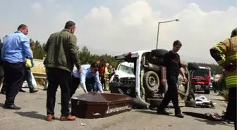 İzmir'de Piknik Yolunda Kaza: 4'ü Çocuk 7 Ölü, 1 Yaralı - Yeniden