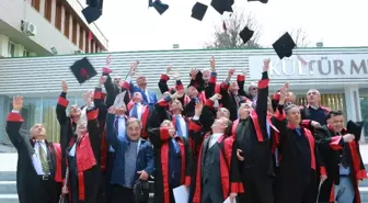 Atatürk Üniversitesi Mezunu Doktorlar, 40 Yıl Sonra Kep Atarak Yemin Etti