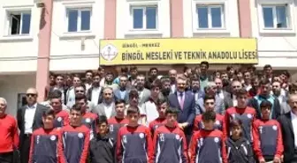 Vali Ekinci, Dereceye Giren Öğrencilerle Bir Araya Geldi