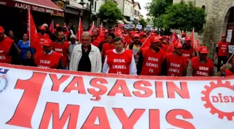 İzmir'in İlçelerini 1 Mayıs Coşkusu Sardı