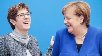 Merkel'den, 'Veda Edecek' Dedikodularına Yanıt