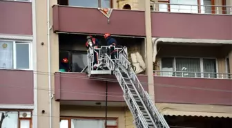 Balkonda Tutuşan Çekyat Paniğe Neden Oldu